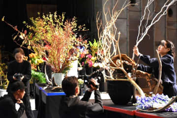 花生け、小瀬高4連覇　即興創作、全国大会へ　茨城・水戸