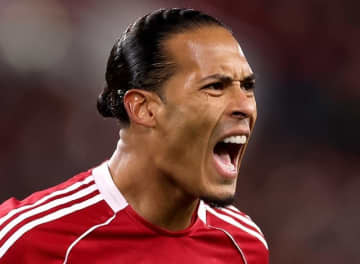 「怠惰な批判だ」リバプール主将が超絶レジェンドを一蹴！“スロット解任危機”もどこ吹く風「僕らのクラブが軽率な決断を下すわけがない」