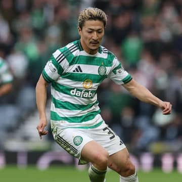 「生涯契約を」「どこにも行かないでくれ」夏に移籍を志願した日本代表FW、宿敵撃破後の“投稿”に名門ファンが歓喜、残留を懇願！現地メディアは「彼の心構えが疑問視されていたが…」