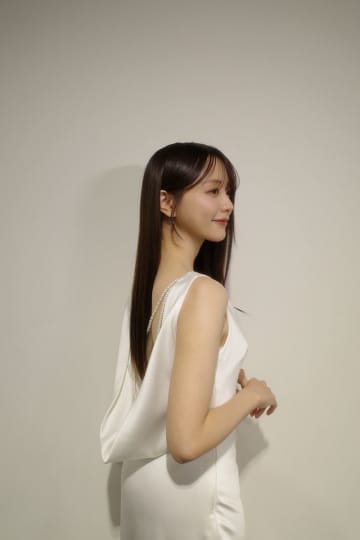 森香澄、背中“がっつり”開いたドレス姿にネット驚き「これは『今年の背中』」「出しすぎでは…おキレイです」