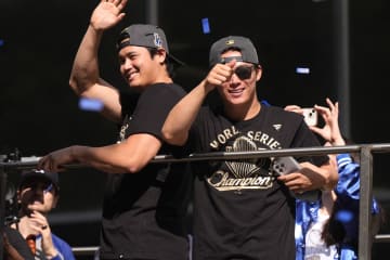 山本由伸、優勝パレードで「勝った後にみんなで喜ぶ時間が本当に好き」MVPトロフィーは「試合後の僕にはめちゃくちゃ重かった」