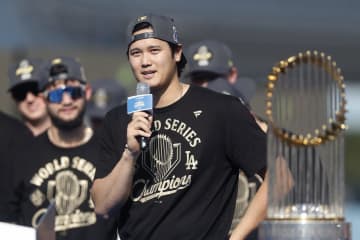 大谷翔平「来年またチャンピオンリングを獲る」英語スピーチでV3宣言！ MLB公式ニヤり「オオタニはもっと欲しがっている」