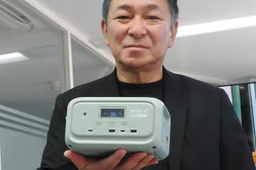 手のりサイズのBLUETTIポータブル電源、機内持ち込める