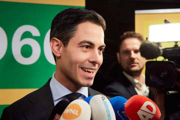 オランダで中道リベラル最多得票　民主66、連立政権の交渉主導へ