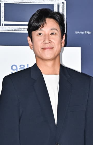 「公私を区分できなかった」『パラサイト』俳優イ・ソンギュンさんの捜査情報流出の警察官、懲役3年求刑