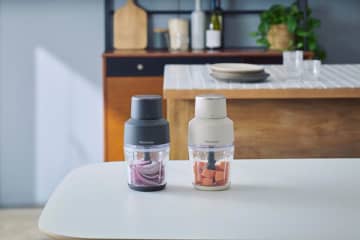毎日の調理の＼12シーン／で役立つ「フードプロセッサー」がリニューアル　「清潔ガラス容器」・「2段階スピード調節」・「鬼おろしが作れる」が推しポイント　2025年11月4日(火)より順次発売