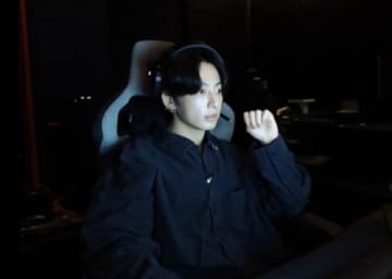 BTS・JUNG KOOK、6時間ライブ配信で本音ポロリ…ファンから反響殺到！「会社は何をしているの？」