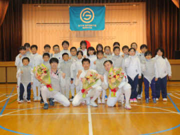 NEXUS選手3人が夢の教室　金メダリストが太田の子どもたちにフェンシング指導