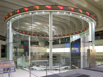 日経平均株価が取引時間中の最高値更新…一時5万2600円超え