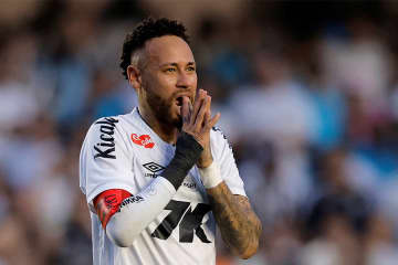 監督がネイマール選外を説明「フィジカルの質」　怪我から復帰も…起用するなら「中央で」