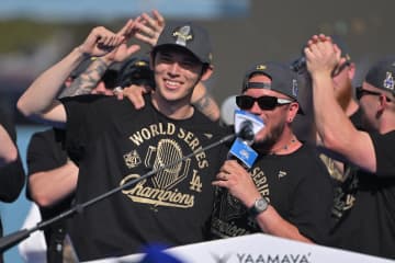 ドジャース優勝報告会で佐々木朗希ダンス初披露！右手と体を上下させて…ロハスのむちゃブリに渋々OK