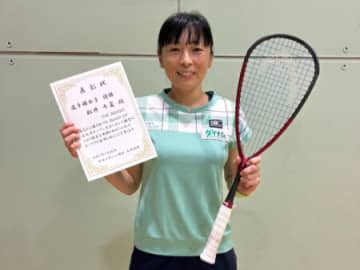 ダイナム、スカッシュ松井千夏選手と契約12年目更新　一児の母・元全日本王者を支援