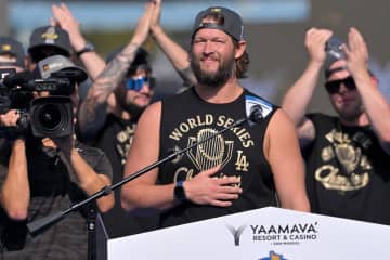 【ドジャース】ＷＳ連覇で引退のカーショー「今日は泣かない」と言いながら涙…「私は生涯チャンピオン」