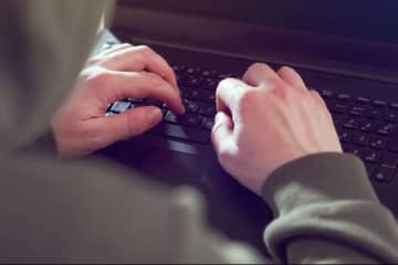 セキュリティー企業の元従業員2人、ランサムウェア攻撃の共謀罪で起訴　被害企業から多額を恐喝