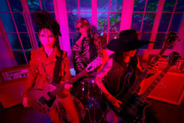 Boris、『PINK』発売20周年を記念したアジア・ツアーを開催 初の韓国公演も