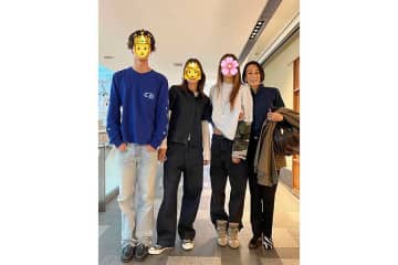 「まだ手をつないでくれるんですね」　18歳の長男「ママは歩くの遅い！」→中村江里子さんを優しくエスコートする姿に羨望の声が続々