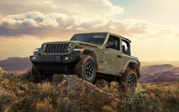 ジープ、「ラングラー」150台限定車「ルビコン（2ドア）」 特別なミリタリーグリーン色をボディカラーに採用