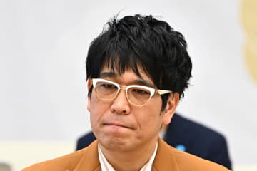 古坂大魔王　痛風で腫れあがった足の写真を投稿「風が吹かなくてもいてーよ！」