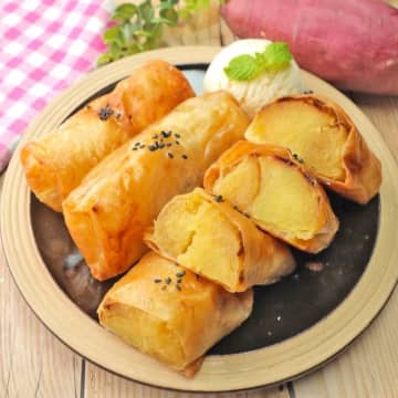 【1回でいいからライスペーパーで包んでみ？】「もっと食べたい！」トースターでサクサク♡焼き芋パイレシピ