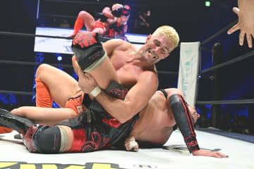 【DDT】クリス・ブルックスがザック・セイバーJr.との親友対決でリベンジならず！「8年後にまたやりましょう」