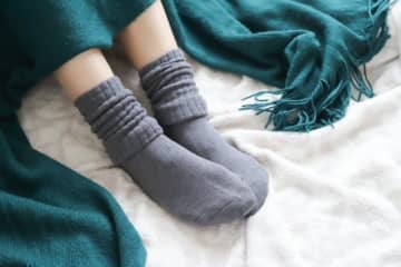 秋〜冬は素足のまま自宅で過ごすのはNG！心不全や腎臓病、肝臓病などが隠れている可能性もある「むくみ」の予防方法を専門家が解説