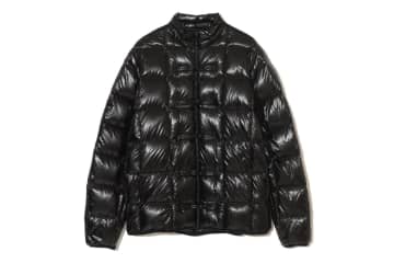 アンダーカバー×フラグメント“チャイナジャケット”風ダウンアウター、軽量なコンパクトフォルムで