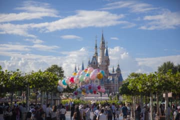 上海ディズニーランド、入園者数5％増で世界5位維持　新エリアがけん引