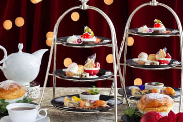 ウェスティンホテル大阪25年クリスマスアフタヌーンティー、”煙突にはまったサンタ”のチョコムース