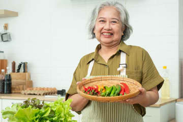 【78歳、ひとり暮らし】老後資金は500万円、毎月の収入10万円。この先暮らしていける？ FPがアドバイス