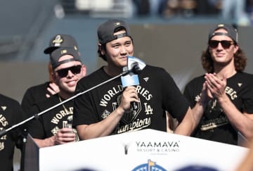 【全文】ドジャース連覇、大谷翔平が英語でスピーチ「皆さんは世界最高のファン」「来年、優勝リングをもう一度勝ち取る準備はできています」。超満員の優勝記念イベントで