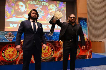 【新日本】EVIL、本家ウルフを前にNEVERベルトを金色に塗装「俺がプロレス界の金メダリストだ！」