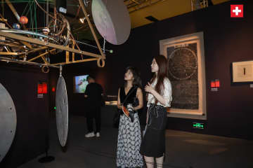 宇宙科学を芸術品に　中国・スイスがコラボアート