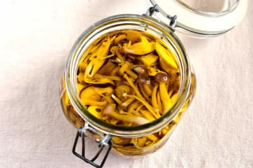 レンチンでOK！「きのこ」を「オイル」に漬けておいしく使おう！