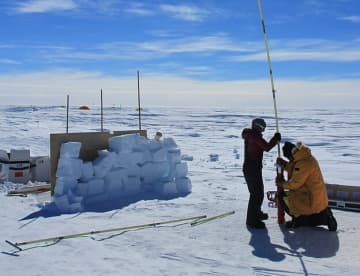 気候変動で南極棚氷の6割近くが不安定に