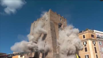 人気観光地「コロッセオ」近くで修復作業中の“中世の塔”が突然崩落…作業員の救出作業中にも2度目の崩落　1人重傷1人死亡　イタリア・ローマ