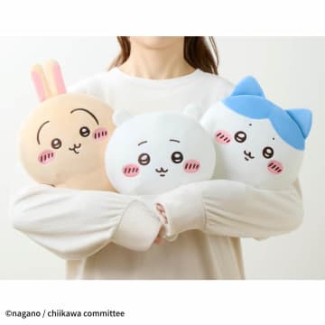 「ちいかわ」たちの背中が温かくなる　「あったかぬいぐるみ　ちいかわ」ほか全3種