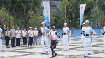 世界初の5G-A人型ロボットが聖火リレーを完遂―中国