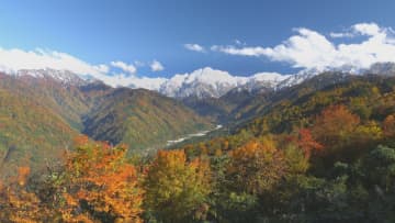 剱岳と紅葉の絶景コラボ！馬場島「今シーズン一番の冷え込み」で色鮮やかに輝く特等席