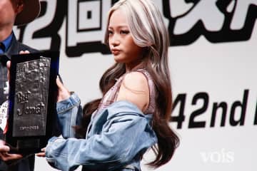 HANA「ベストジーニスト」協議会選出部門で受賞「名誉ある賞をいただけて光栄」