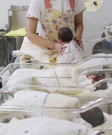 上半期の出生数、31万9千人　2年連続で70万人割れの可能性