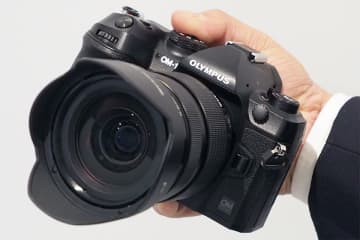 ミラーレスカメラ「OM SYSTEM OM-1」の修正ファームウェア公開、ライブビュー画像が乱れる不具合を改善