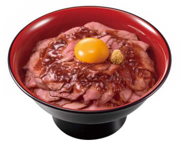 すき家、低温調理した牛肉にニンニク香る醤油ダレをあわせた「ローストビーフ丼」発売。お肉3倍の“メガ”も登場！
