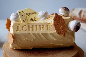 東京・丸の内「エシレ・メゾン デュ ブール」25年クリスマスケーキ、濃厚バターのブッシュ・ド・ノエル