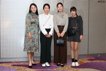 日米の豪華競演　TOTO前夜祭で女子プロたちが華やかにドレスアップ