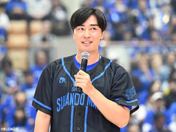 島根の始球式に元プロ野球選手和田毅氏が登場…伝説の左腕がフリースローに挑戦