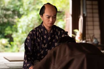 母「つよ」の死、妻「てい」の妊娠……。命がめぐり、生まれ変わる。蔦重が見つめた“生”と“創作”の交差点とは【NHK大河『べらぼう』第42回】