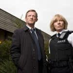 『名探偵ポワロ』アンソニー・ホロヴィッツが共同脚本『警部ジョン・トリンの衝突追跡捜査』第1話無料配信