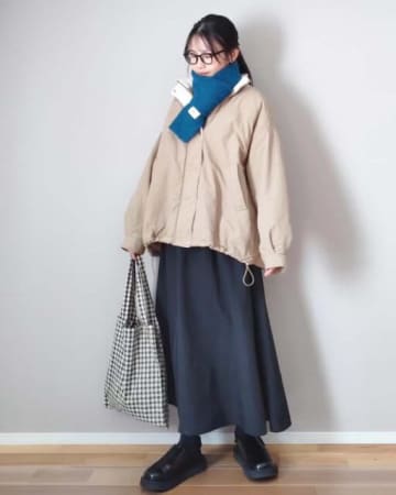 フレアスカートの上に着るアウターは？ 似合う上着を大特集！