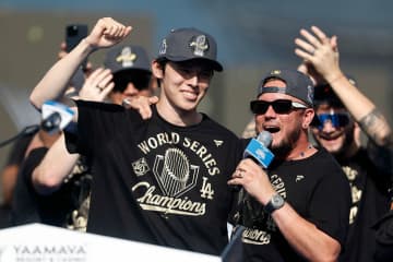 助けて…！？ 佐々木朗希、同僚の“ムチャ振り”に「巻き込まれ事故w」まさかのリアクションが話題に「面白すぎ」「こういうの苦手だろw」