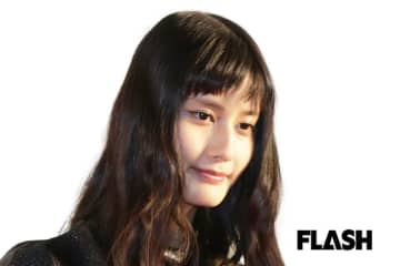 「笑ってるおていさん可愛い」ファン歓喜…橋本愛 『べらぼう』オフショットで意外な表情公開、“懐妊”判明に祝福も